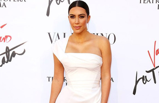 Kim Kardashian halkaları takdırdı yeni bir akım başladı!