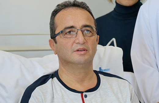 CHP'li Tezcan HDP kongresinde ayağa kalkınca