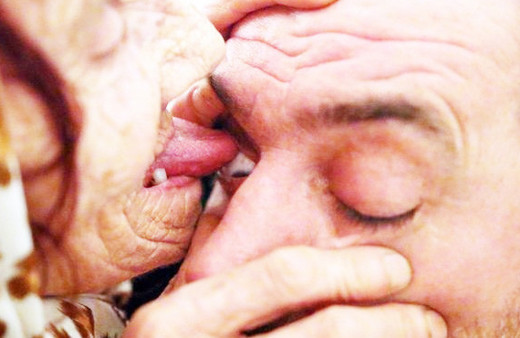 İnsanları yalayarak iyileştiriyor mucize dil inanılmaz...