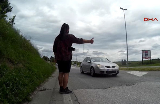 Üniversite öğrencileri otostopla 40 günde 18 ülke gezdiler