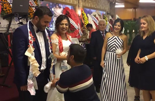 Düğünde takı yerine 'kokoreç'