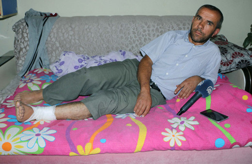 Domuz saldırısından ağaca çıkarak kurtuldu