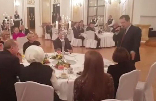 Sırp bakan Türkçe şarkı söyledi Erdoğan tempo tuttu