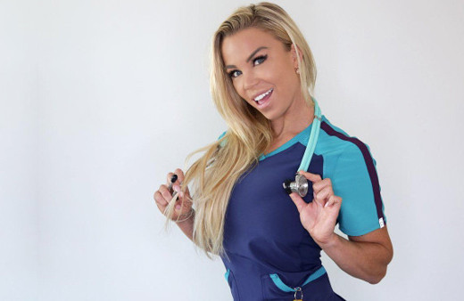 Nereden nereye! Vücudunu sergiledi kaderi değişti