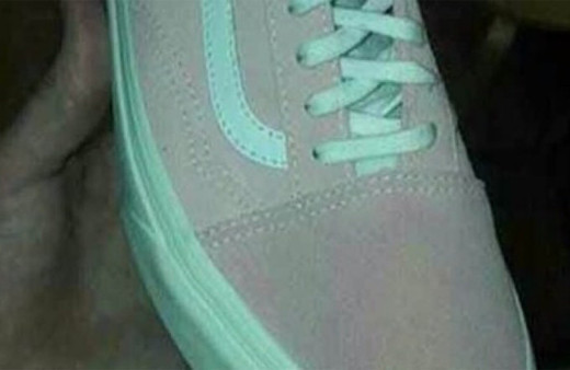 Sizce bu ayakkabı ne renk? İşte yeni bir sosyal medya krizi