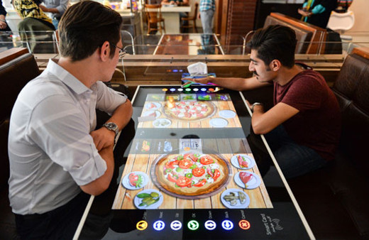 İran'daki ilk robotik restorana yoğun ilgi