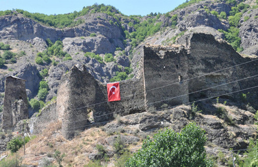 Şavşat Kalesi'nde arkeolojik kazılar tamamlandı sıra restorasyonda