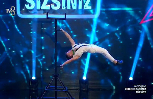 Tüm salon nefesini tutup izledi!