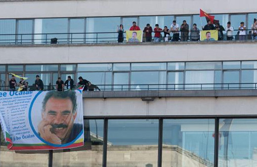 PKK'lılar AFP'yı bastı Öcalan posteri astı