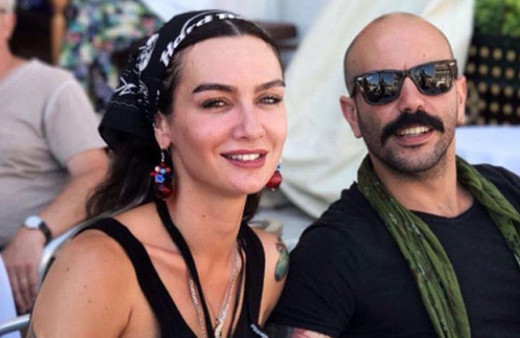 Birce Akalay ile sevgilisi arasına bakın hangi yakışıklı oyuncu girdi!