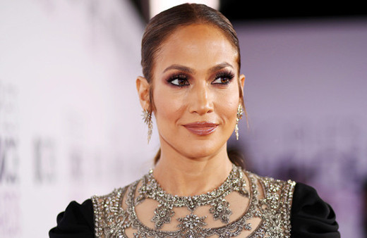 Jennifer Lopez bakın hangi Türk modacının kıyafetini giydi!