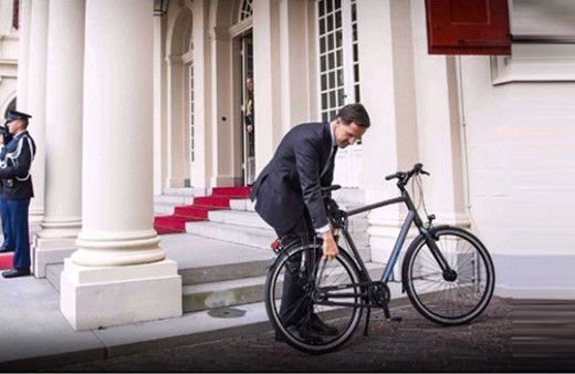 Başbakan Kral'la görüşmeye böyle gitti