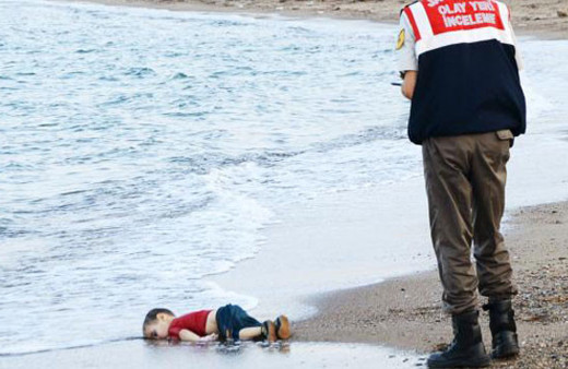 Aylan Kurdi'nin heykeli yapıldı Papa, BM'ye hediye etti