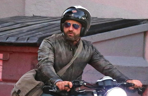 Ünlü oyuncu motorsiklet kazası geçirdi!