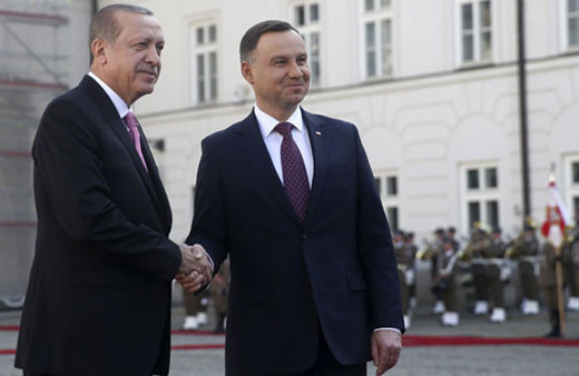 Erdoğan Polonya'da Dede Efendi ile karşılandı