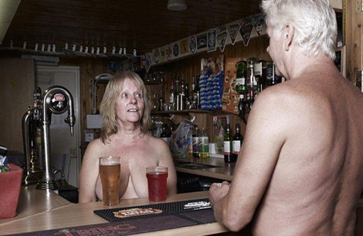 Çıplaklar köyü kapılarını açtı! Gözlerinize inanamayacaksınız