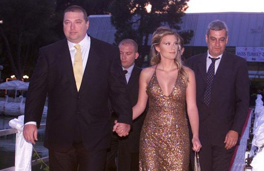 Özlem Uzan kimdir eski kocasına bakın Serdar Bilgili ile mi sevgili?