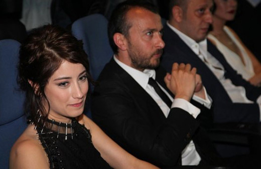 Hazal Kaya'dan sevgilisi Ali Atay'a destek!