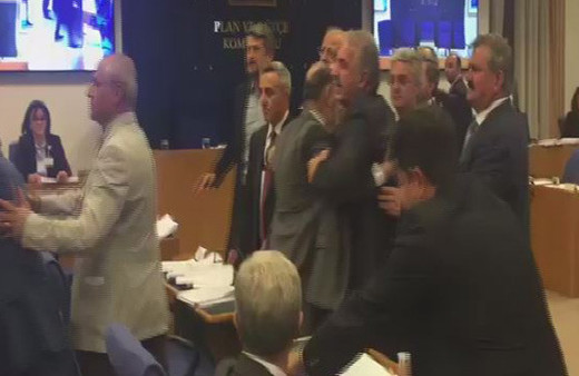 Komisyonda kavga AK Partili ve CHP'li vekil birbirine girdi