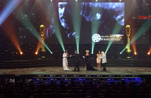 Meltem Cumbul Semih Kaplanoğlu'nun elini sıkmadı