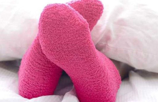 Islak çorapla uyursanız ne olur?