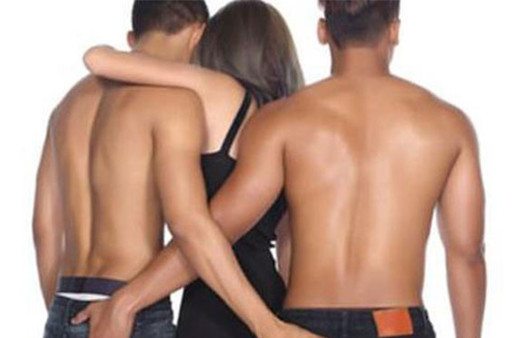 Grup seks konulu teziyle doktora derecesi aldı