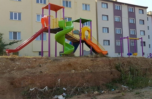 Çocuk parkı aileleri isyan ettirdi: Görenleri şaşırtan kaydırak!
