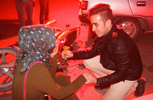 Böyle evlilik teklifi görülmedi! Kalbine inecekti!