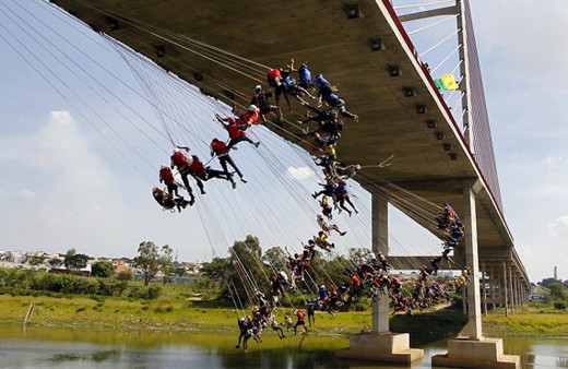 İlginç bir Guiness rekor'u Brezilya'da! Aynı anda atladılar!