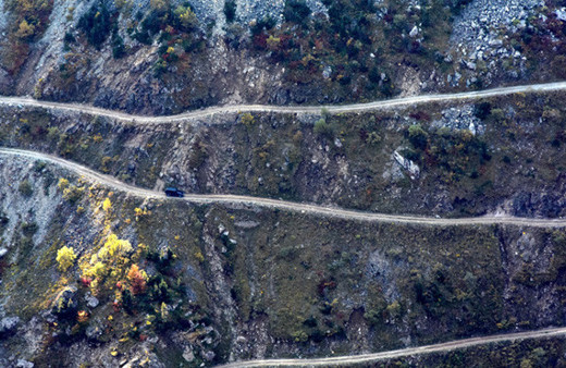 Burası dünyanın en tehlikeli yolu 6 ay ulaşım yok!