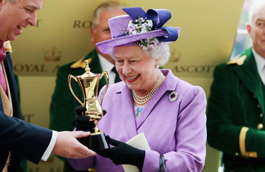 Kraliçe Elizabeth at yarışlarından servet kazandı