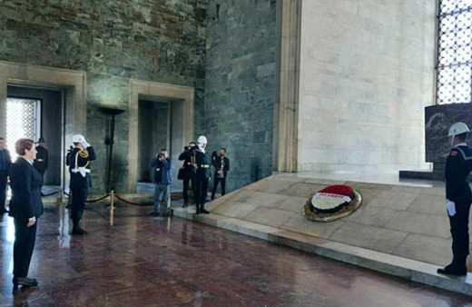 Meral Akşener Anıtkabir'e çıktı! Ne söz verdi?..
