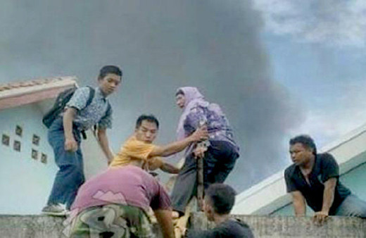 Endonezya'da patlama: Çok sayıda ölü var