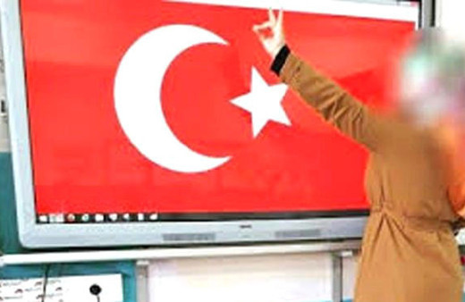 Bozkurt işareti yapan öğretmenin işine son verildi