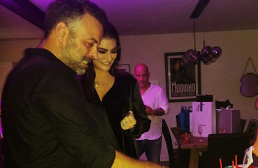 Görgüsüzlükte son nokta! Parasıyla hava atıp düşman çatlattı