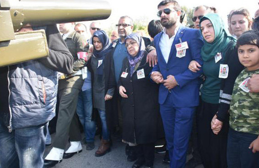 Selde şehit olan Topçu Onbaşı Parhan, İzmir'den gözyaşlarıyla uğurlandı