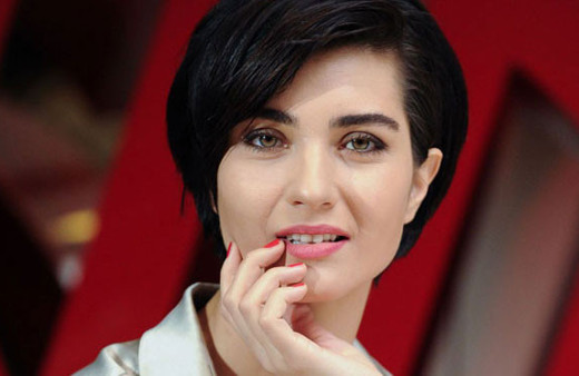 Tuba Büyükstün'ün yeni imajına bakın kısa saçlarını uzattı