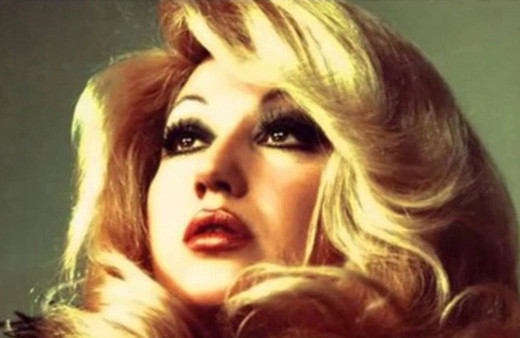 Seda Sayan Gönül Akkor'un afişlerine sarılıp uyuyormuş!