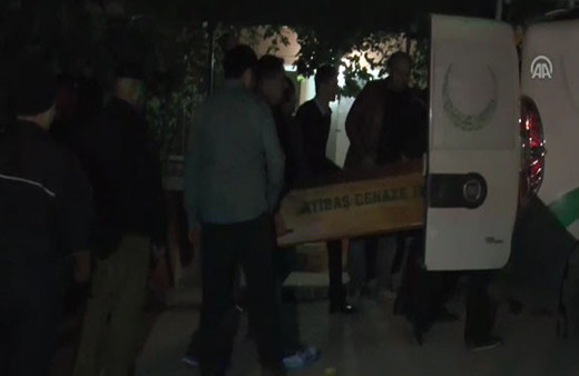 Annesini öldürdü, kardeşini yaralayıp intihar etti