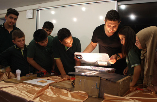 Ortaokul öğrencileri hurdadan teknoloji üretiyor