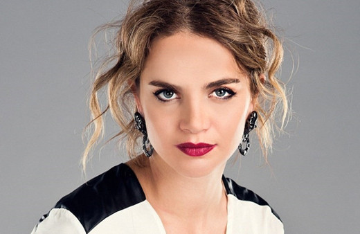 Tuğçe Kazaz bu fotoğrafı paylaştı sosyal medya sallandı