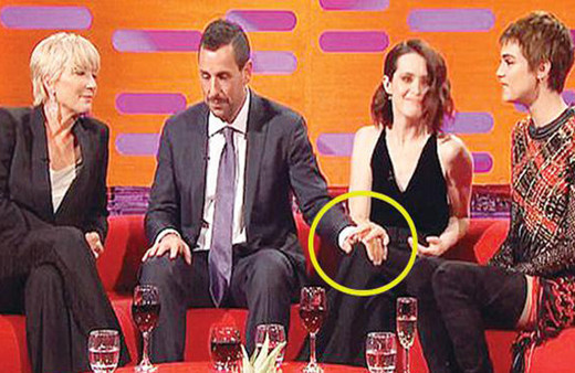 Adam Sadler taciz mi ediyor? İşte canlı yayında şok görüntü