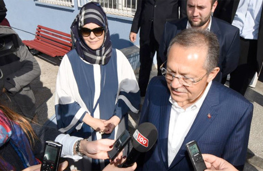 Ahmet Edip Uğur ve eşi kimdir? Ahmet Edip kaç yaşında nereli?