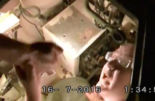 Tankın içinden çıkan FETÖ'cü polis müdürü coşmuş