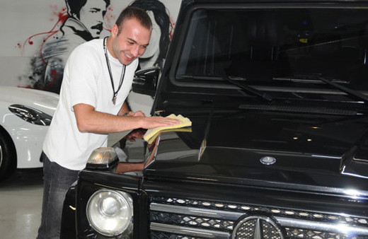 Dizisi reyting rekoru kırıyor! Ünlü oyuncu oto yıkamacı oldu