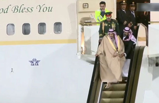 Kral Selman'ın yürüyen merdivenle imtihanı!