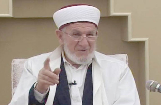 Cevat Akşit sosyal medyayı salladı! Sevişirken soyunmayın