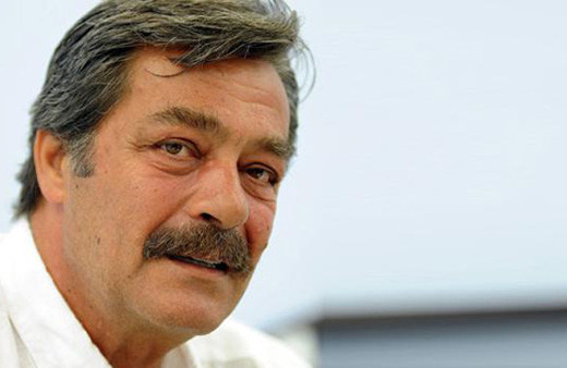 Ünlü şarkıcıdan Kadir İnanır'a zehir zemberek sözler "Cenazesine bile..."