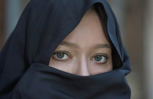 Ünlü oyuncu çarşafa girdi! Kim olduğuna bakın çok şaşıracaksınız!