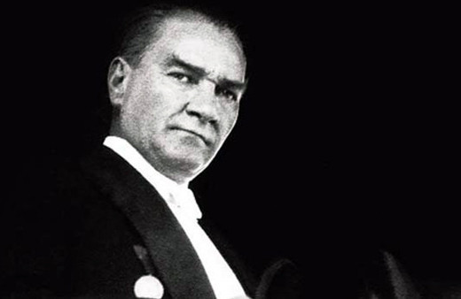 Hepsi andı ama ünlü sanatçıdan çok konuşulacak 10 Kasım mesajı